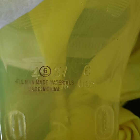 Liliana womens Flat Sandals Neon Yellow Color flat strappy Size 6 New with box - Picture 10 of 13